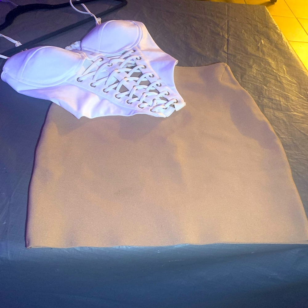 Half white top opened middle fitted with tan nude elegant skirt